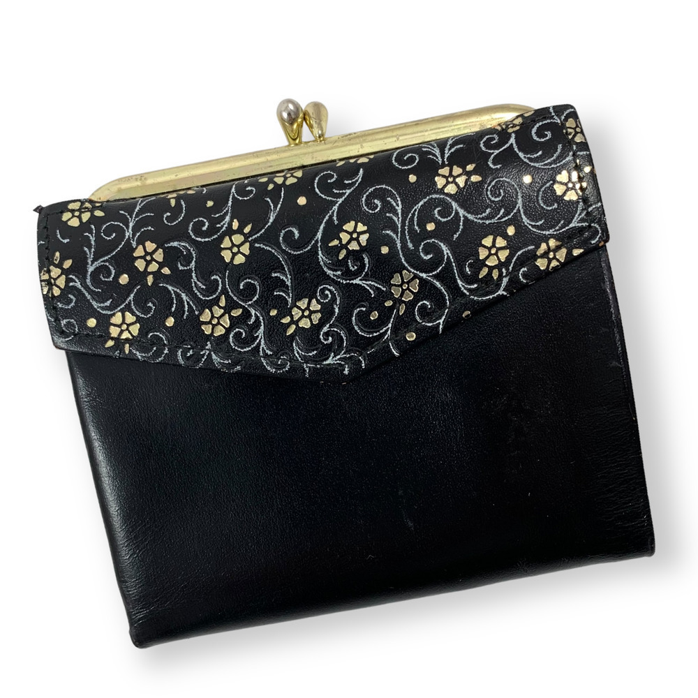 1950's black saddle leather gold floral kiss-lock wallet - Picture 11 of 13
